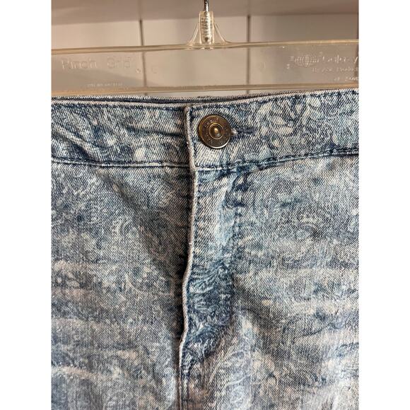 Gloria Vanderbilt Joslyn Plus 22W Denim Bermuda Shorts – Acid Wash Stretch Jean - Picture 3 of 14